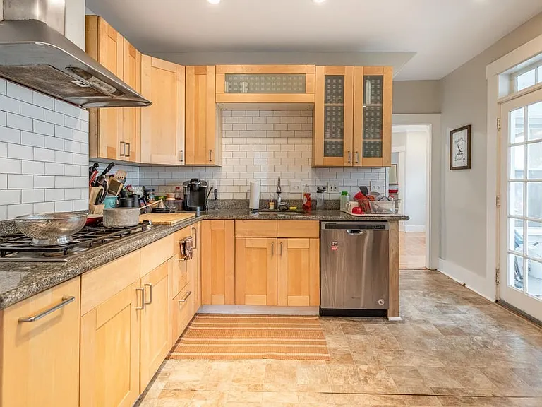 111 Chestnut St #1 — Photo 4