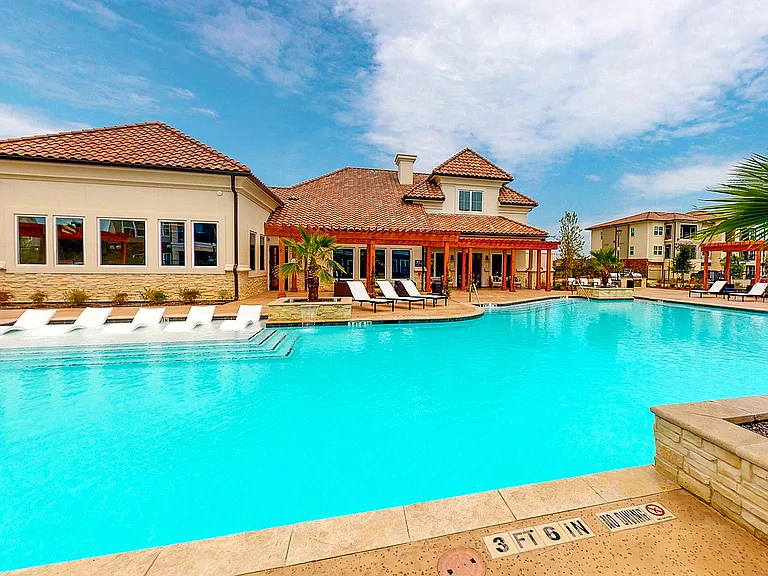 99 at Southwinds Pool