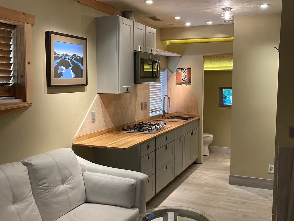 406 W Navajo Rd