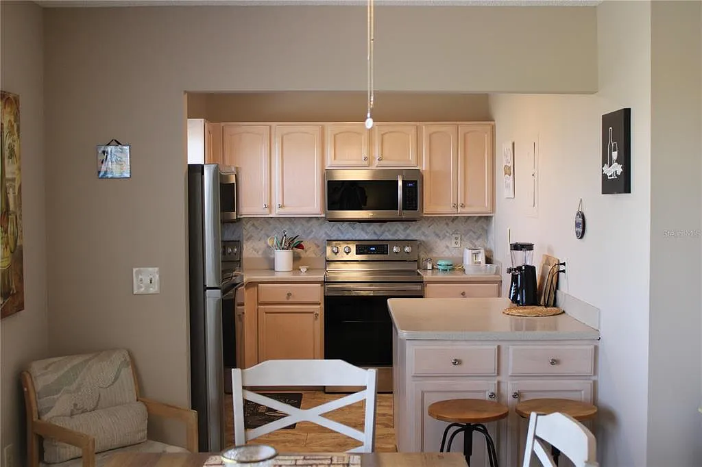 1 bed, 1.5 bath, 840 sqft, $2,495 — Photo 2