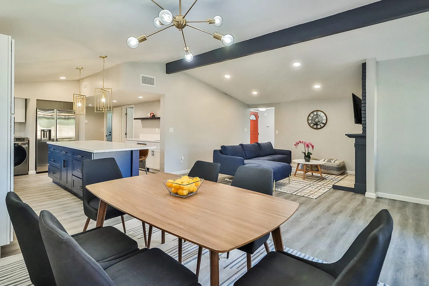 4 bed, $8,998 — Photo 1