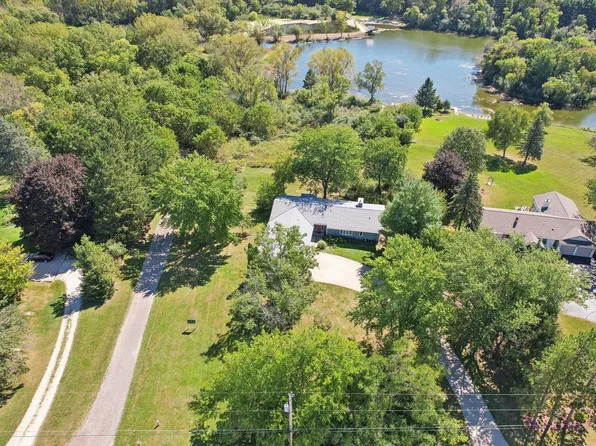 W247S10870 Center DRIVE, Mukwonago, WI 53149