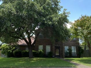 417 Raintree Cir, Desoto, TX 75115