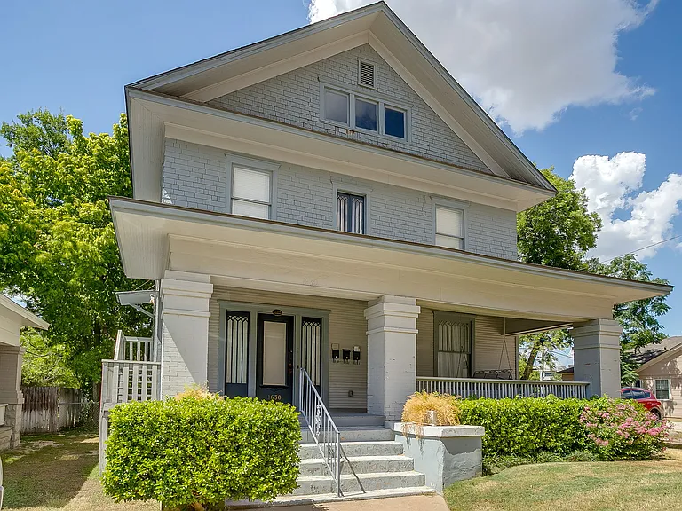 1630 Mistletoe Blvd #B — Photo 3