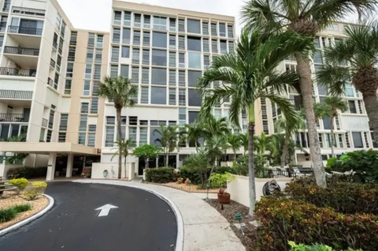7400 Sun Island Dr — Photo 3