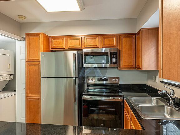 4th image of 6940 Roswell Rd Unit 13F