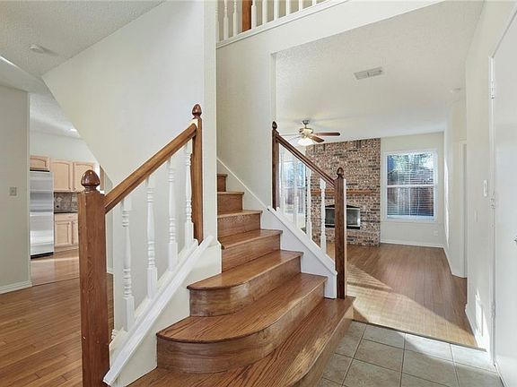 4th image of 7829 Clover Leaf Dr