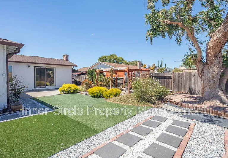 2225 Mount Whitney Dr — Photo 22
