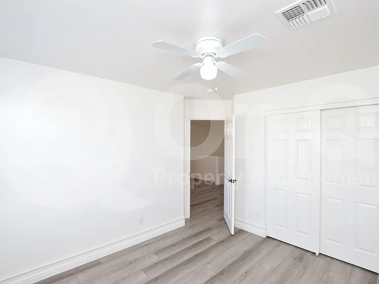 8830 W Coronado Dr — Photo 13