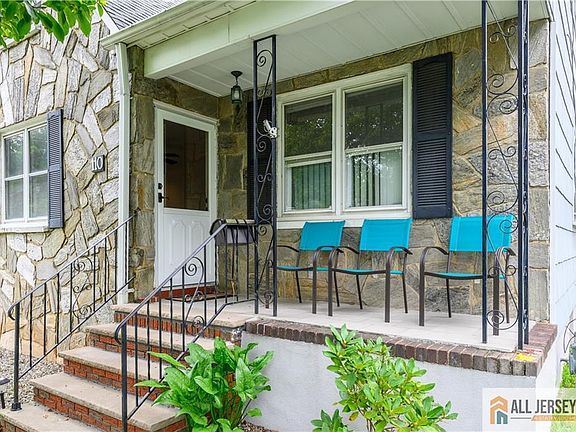 4th image of 110 Amherst Ave