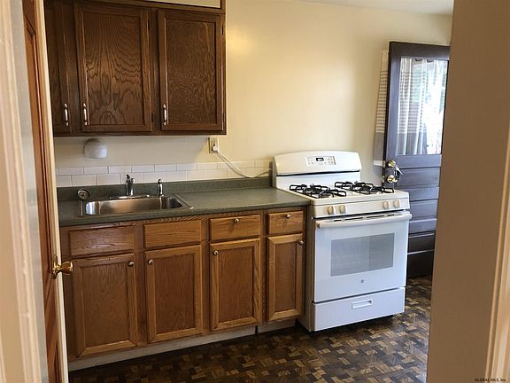 5th image of 555 & 557 New Scotland Ave