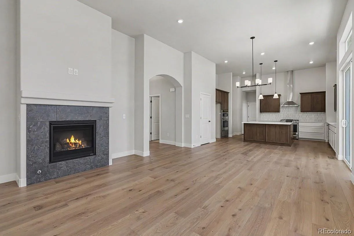 4 bed, 3.0 bath, 2780 sqft, $6,000 — Photo 4