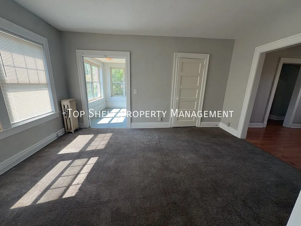 2 bed, 1000 sqft, $995 — Photo 2
