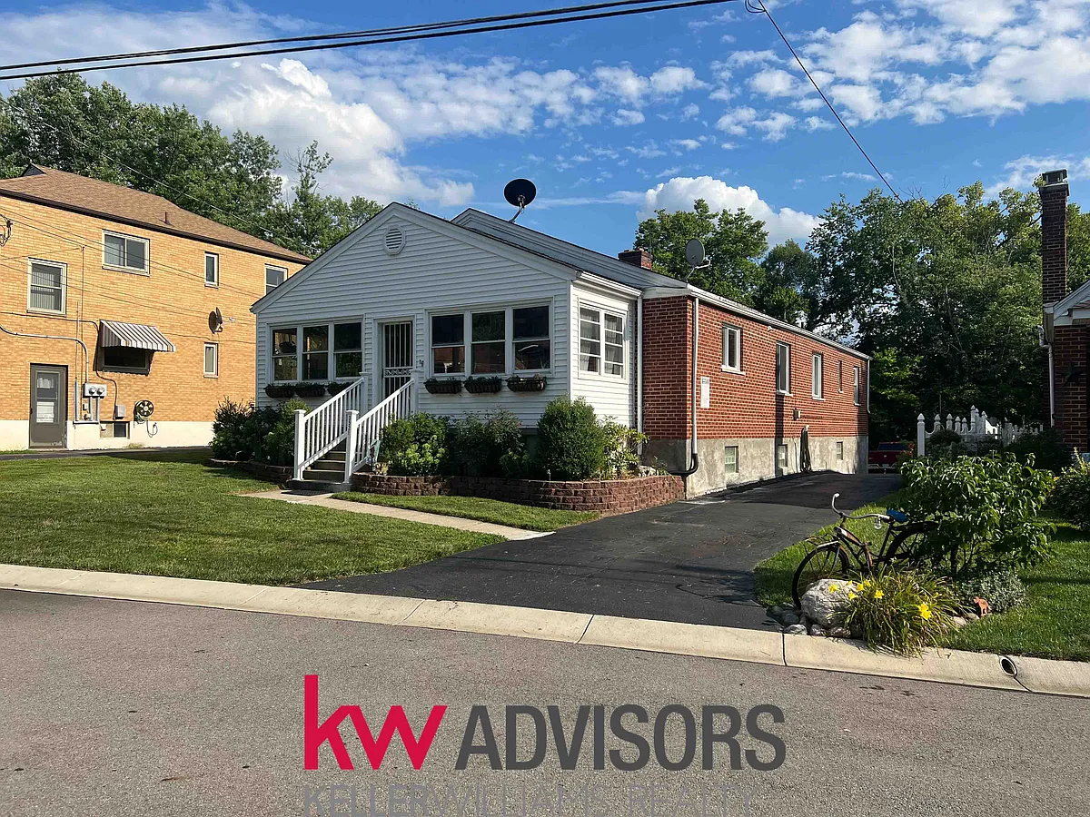 Building Photo - 3521 Burke Ave #2