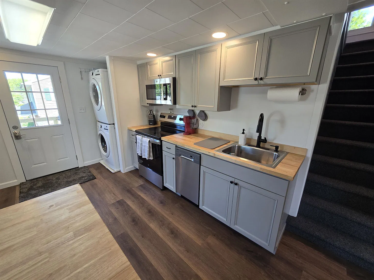 2 bed, 950 sqft, $2,000 — Photo 2