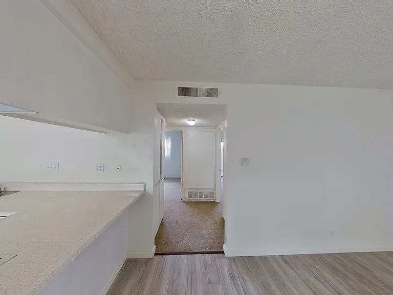 521 N. Tustin Ave — Photo 22