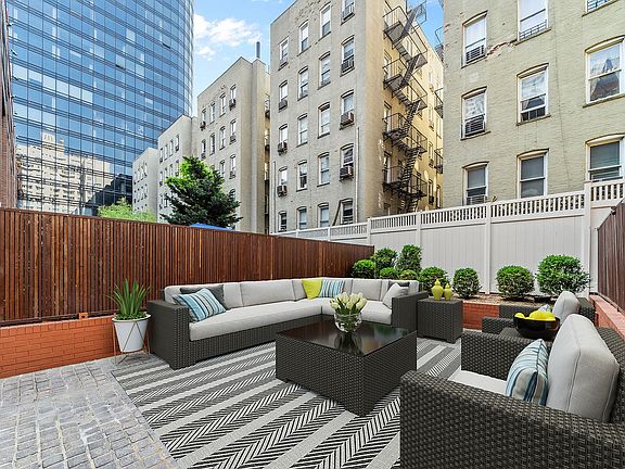 5th image of 238 E 67th St