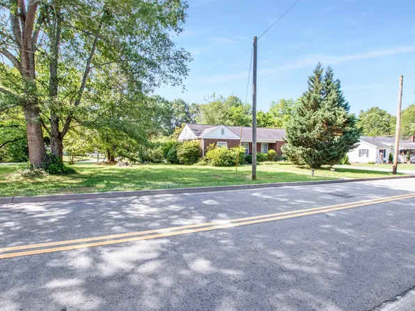 982 Wayside St NW, Cornelia, GA 30531