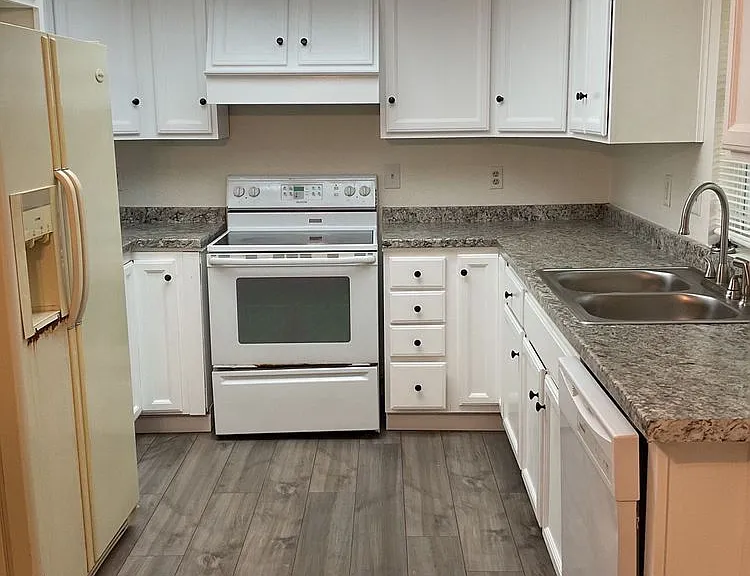 1208 Preswick Cir — Photo 2