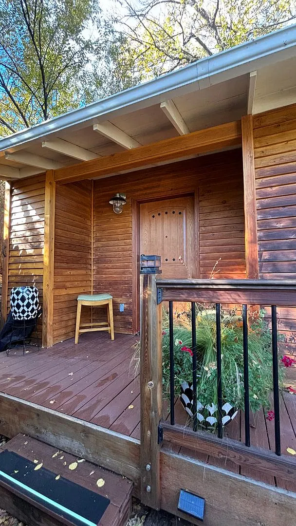 Adorable Charming Manitou Springs Studio with Private Yard — Photo 2