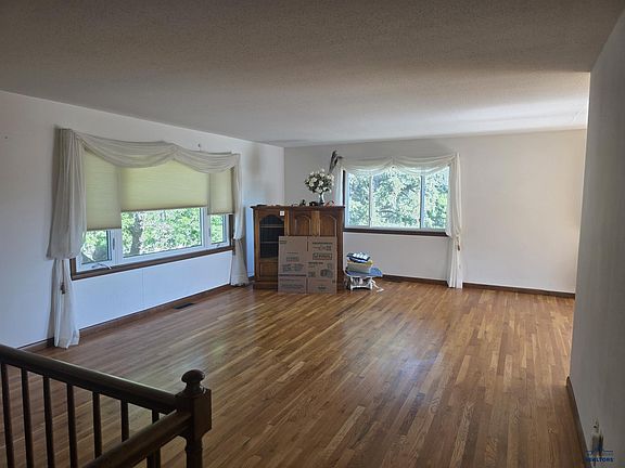 2nd image of 3120 Iris Dr