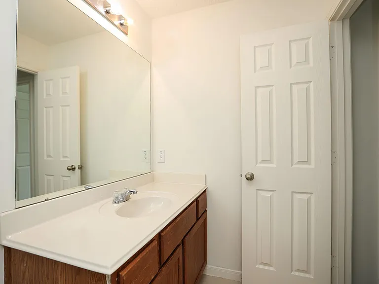5007 Creekbridge Ct — Photo 33