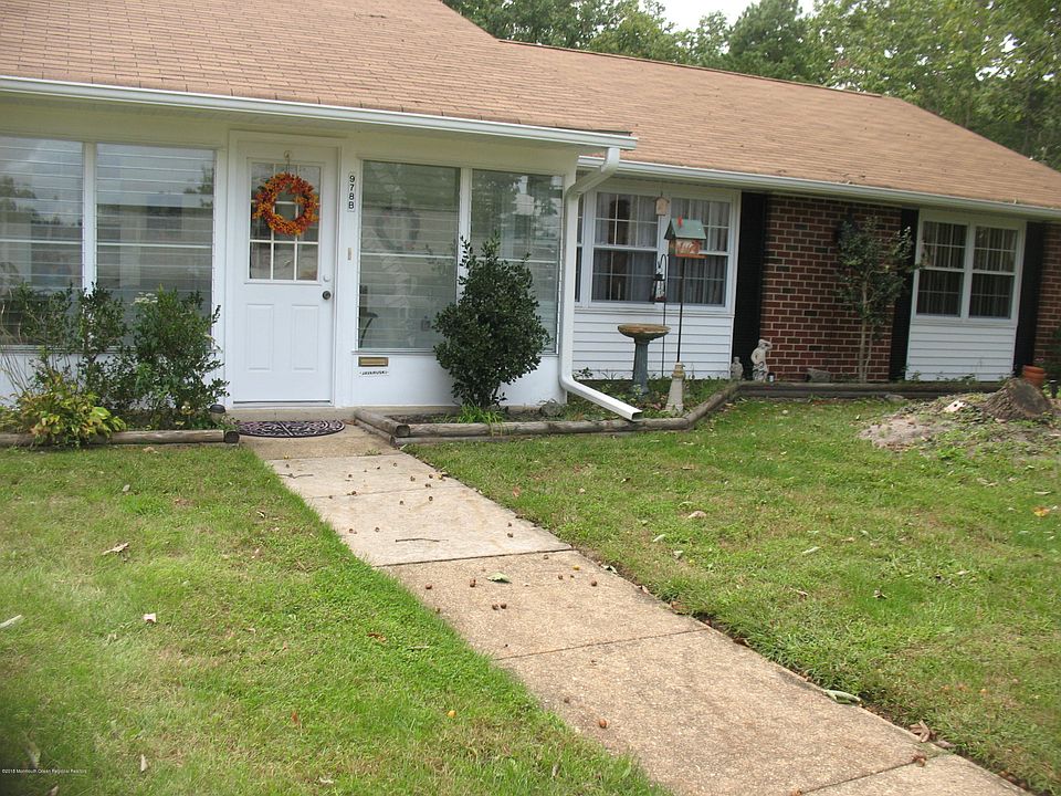 1st image of 978B Aberdeen Dr
