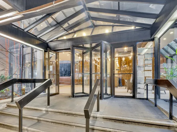 211 East 46th Street image 1 of 24