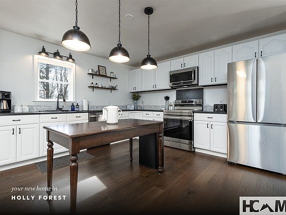 3rd image of 885 Hickory Drive