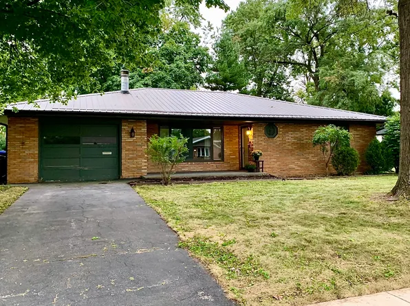 304 Seville Rd, Bloomington, IL 61701