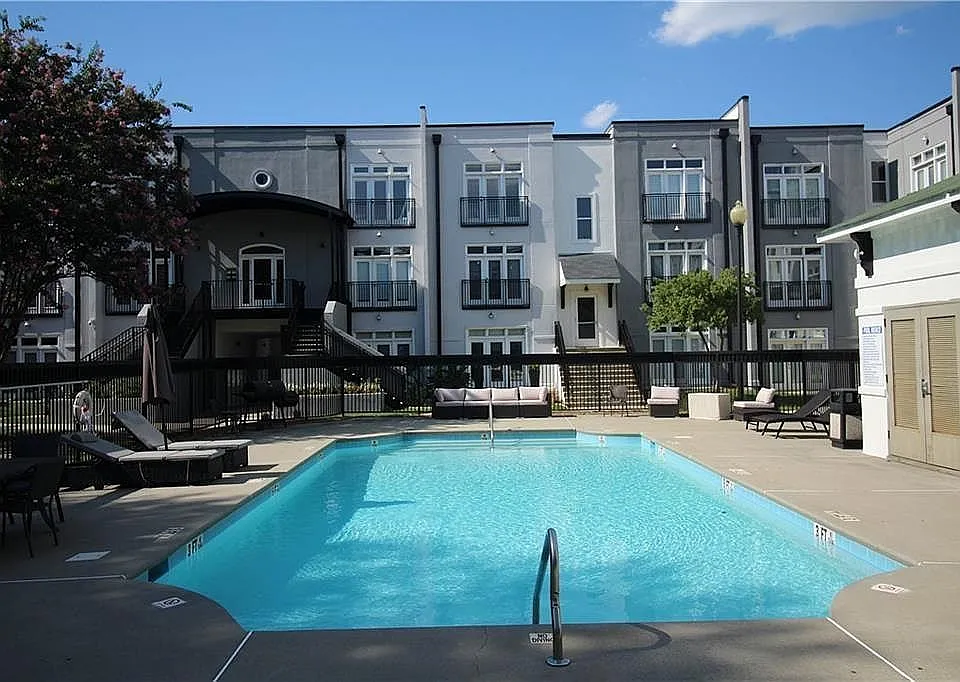 2 bed, 795 sqft, $1,600 — Photo 1