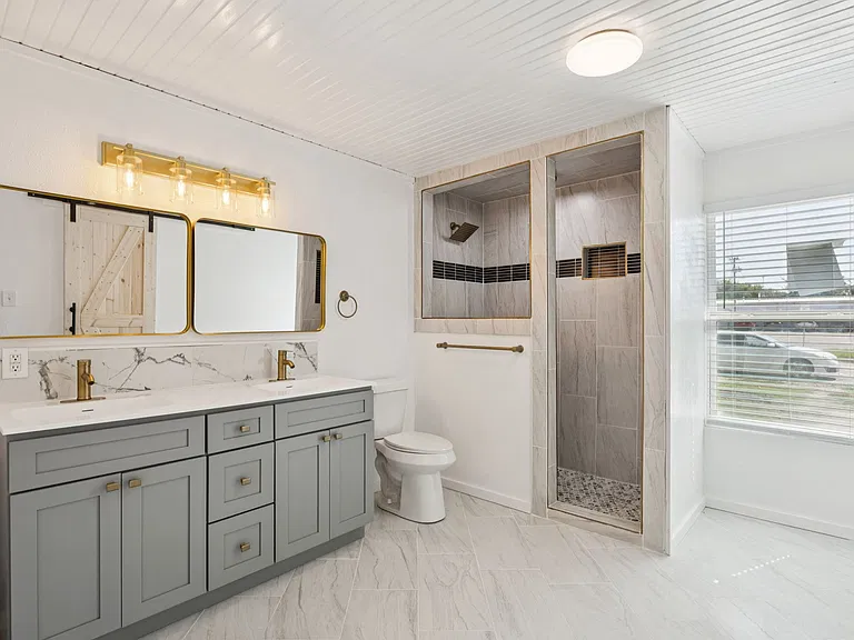 303 N Delphine St — Photo 14