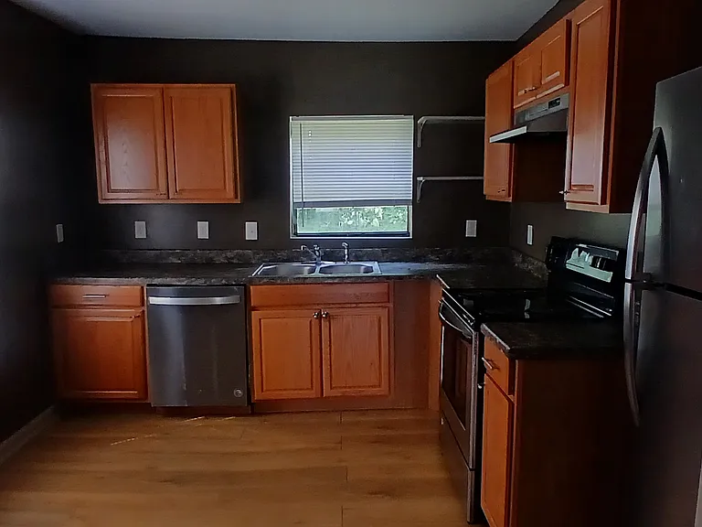 731 Henderson Dr — Photo 3
