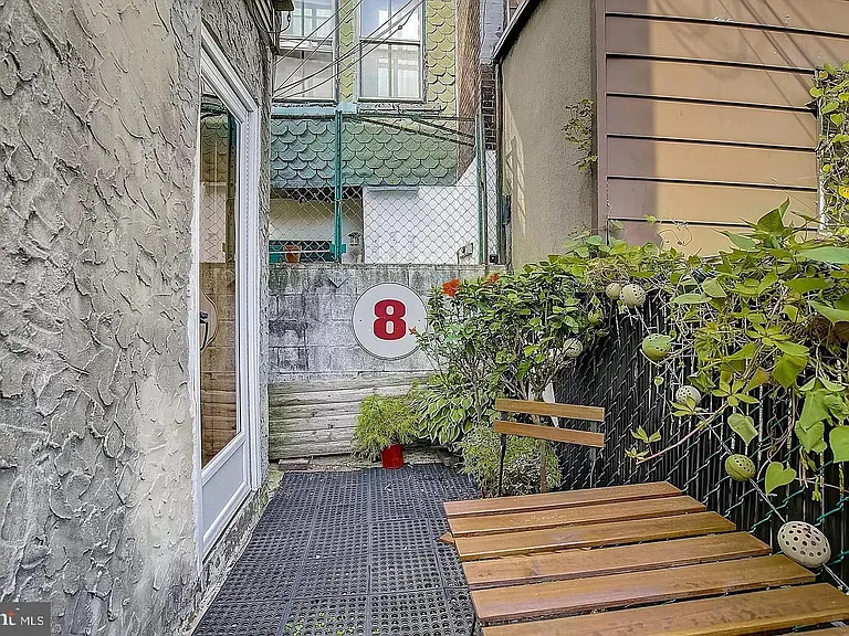 2735 Reno St — Photo 8