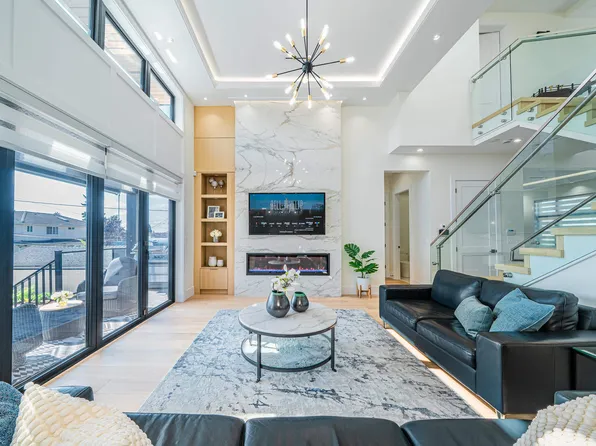 4836 Watling St, Burnaby, BC V5J 1W5