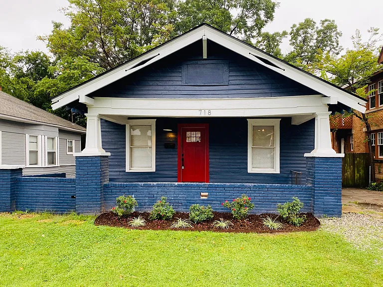 718 NW 25th St — Photo 1