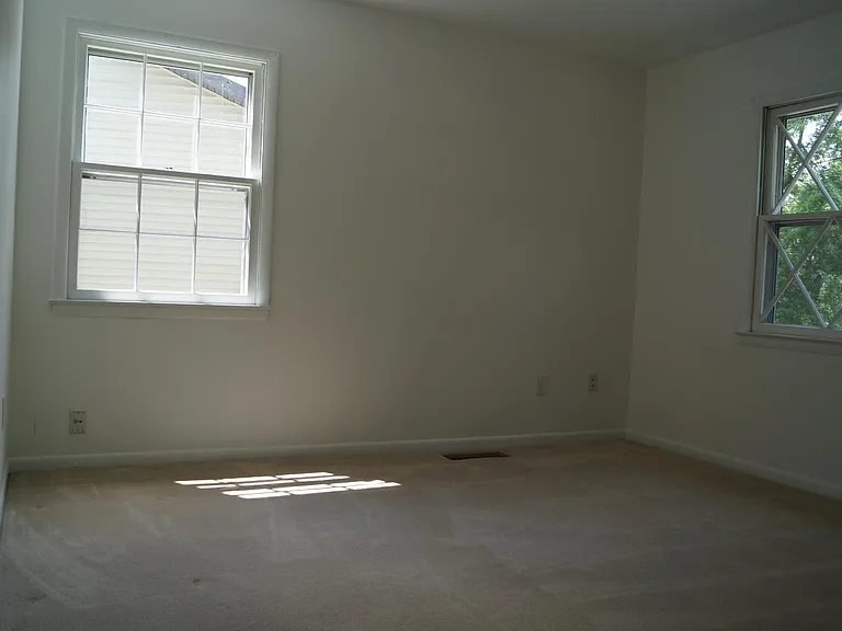 312 Hanford Ct — Photo 16