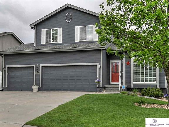 3rd image of 4702 N 162nd St