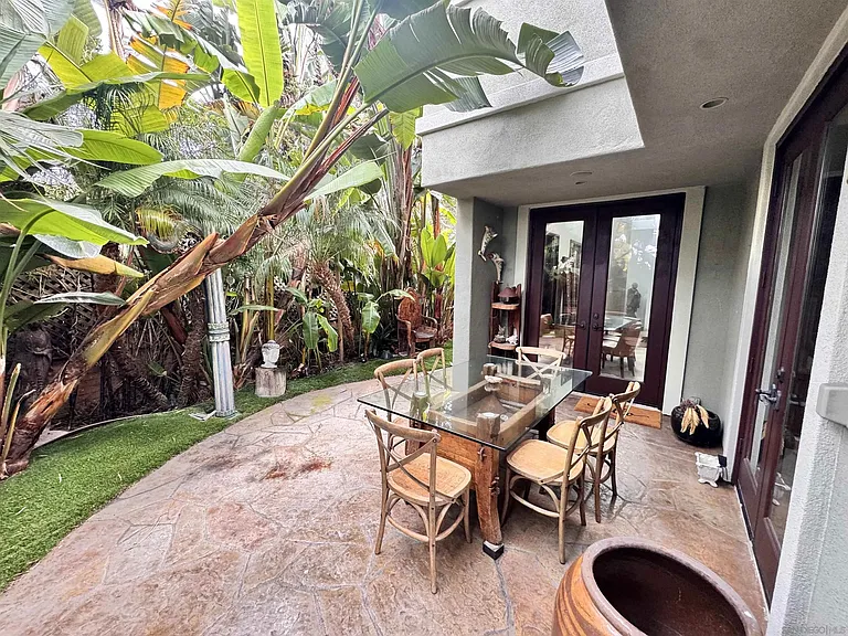 633 Fern Gln — Photo 7