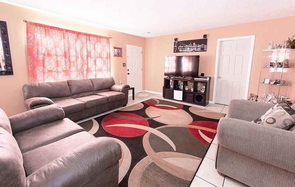 2nd image of 1413 Evangeline Ave #2