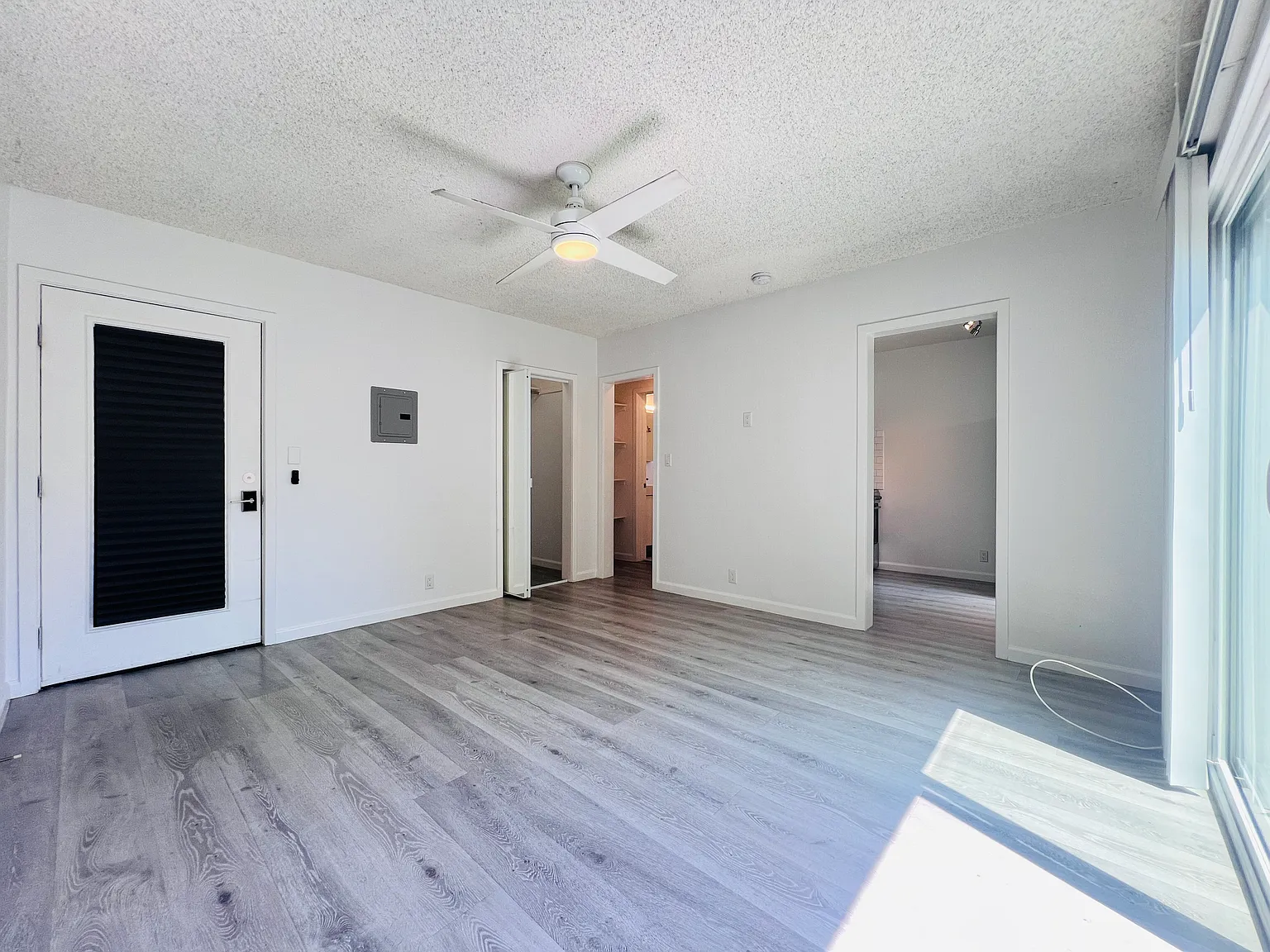 Studio, 380 sqft, $1,900 — Photo 4