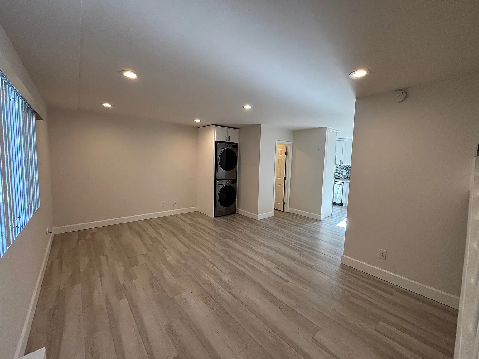 3 bed, 1.5 bath, 1050 sqft, $3,200 — Photo 2