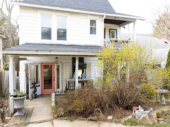 5th image of 809 W 1st St