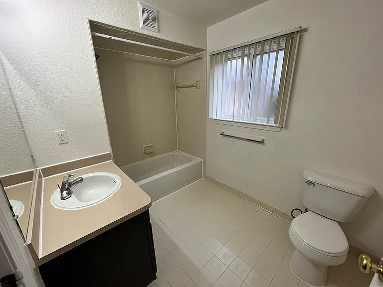 Vista Rose Apartments — Photo 9