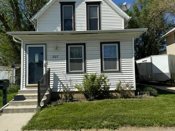 307 W Linn St, Marshalltown, IA 50158