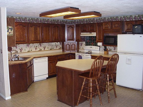 Huge fully stocked Kitchen
