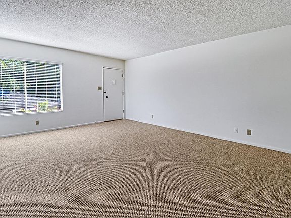 5th image of 1831 Pearl St APT 4