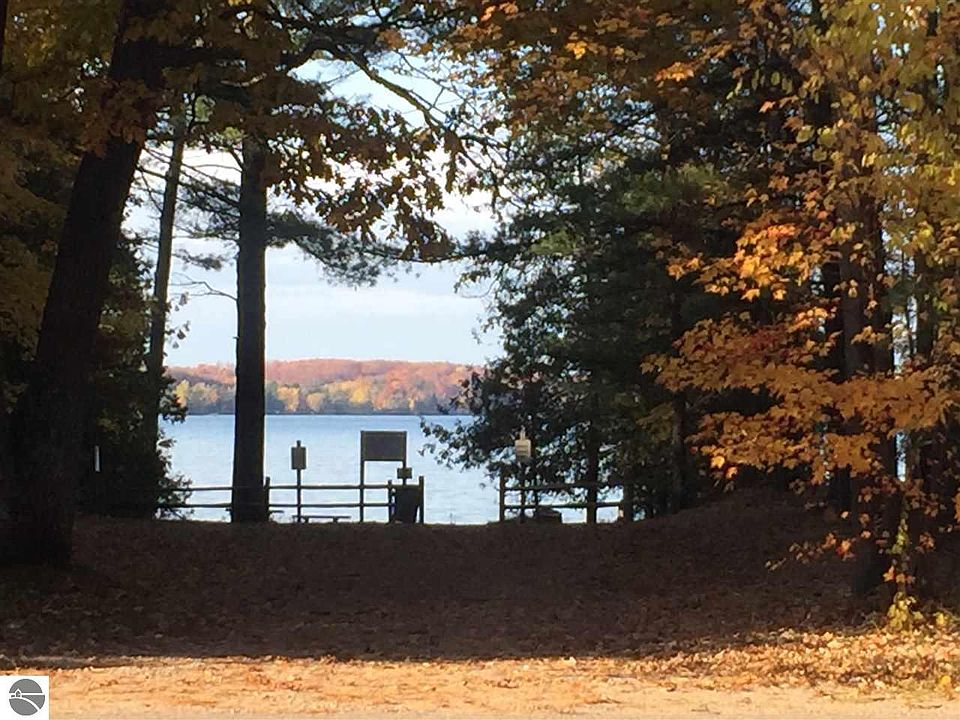 6491 Crystal Beach Rd NW, Rapid City, MI 49676 Zillow