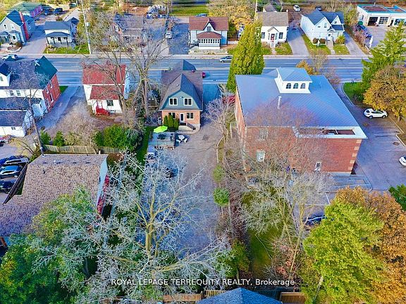 3rd image of 567 Kingston Rd W