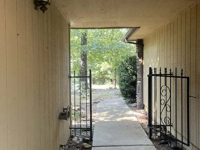 1 Curry Ln — Photo 2